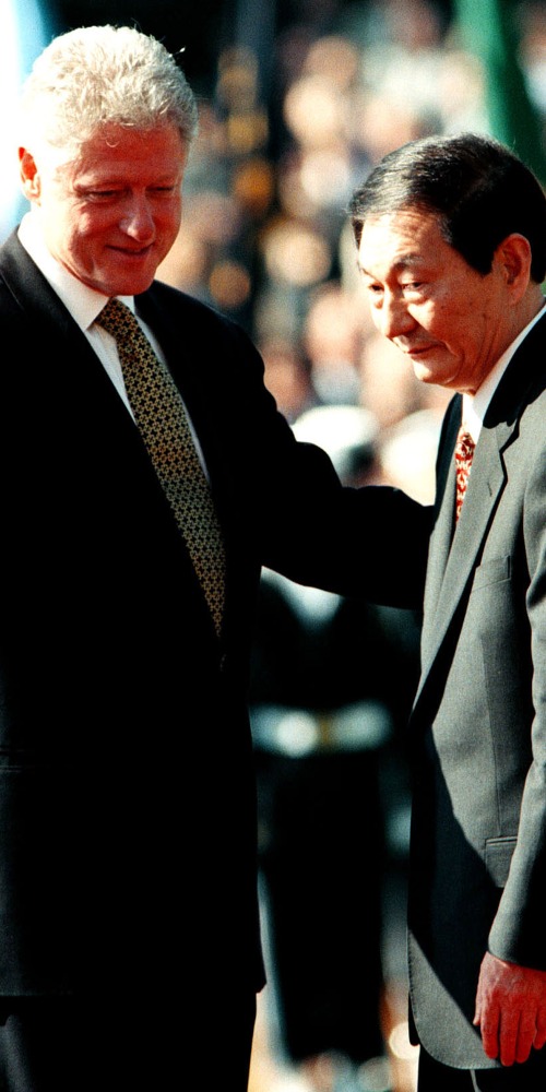 美國卻在中方不知情下，在網上發布由其單方面起草的「中美聯合聲明」，將中國並未答應的項目公諸於世，稱爲談判結果，企圖逼中國就範。