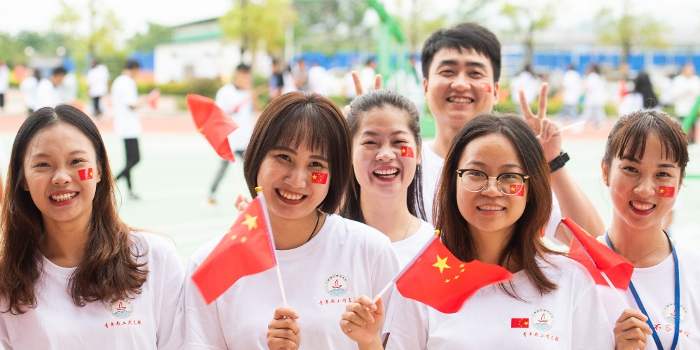 當代中國-張維為-中國文化推動自信體驗外國生活激起愛國心