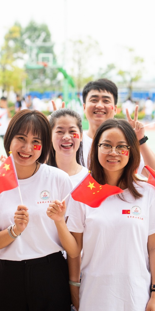 當代中國-張維為-中國文化推動自信體驗外國生活激起愛國心