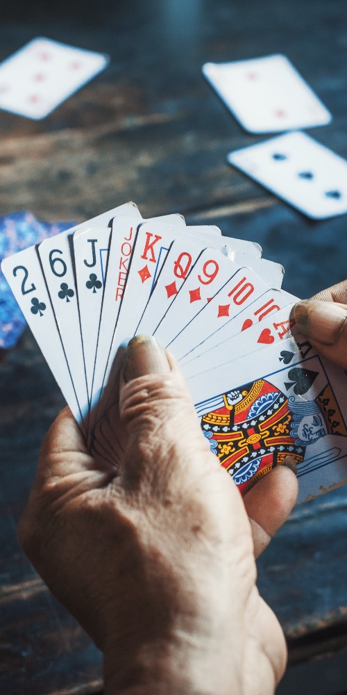 當地中國-李焯芬-手中的紙牌