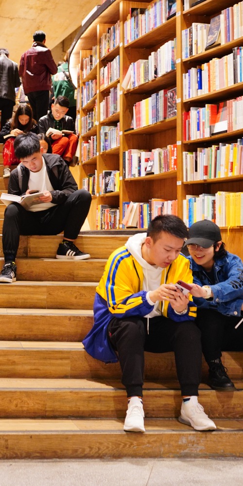 当代中国-名家-莫言-少说话多写作