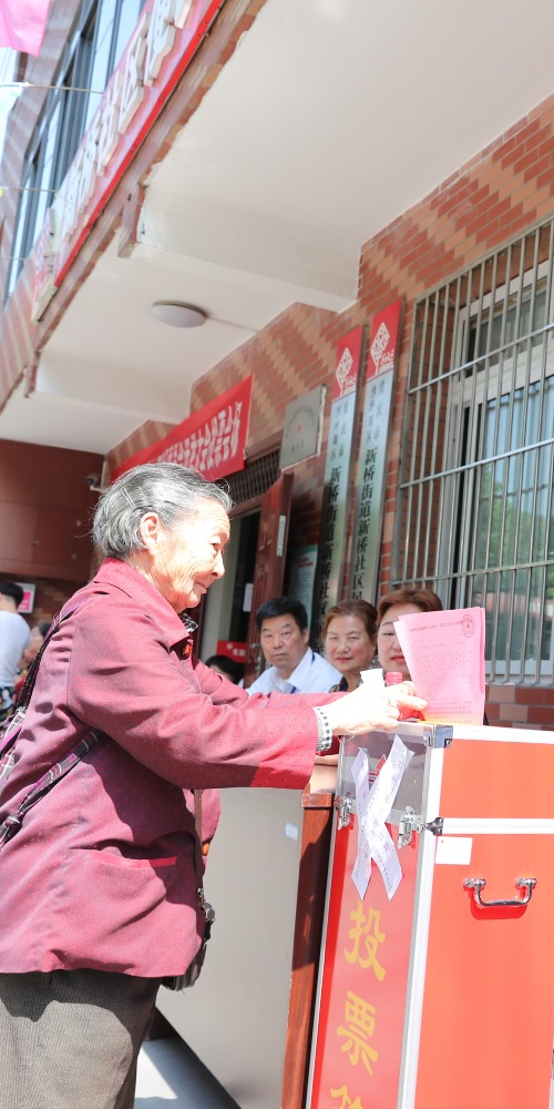 当代中国-名家-张维为论中国治国理念：关注民情国情完善特色社会主义制度