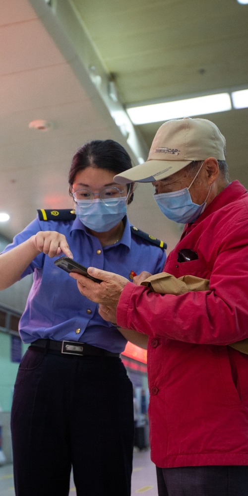 当代中国-中青时评-服务“适老化”温暖“慢人群”