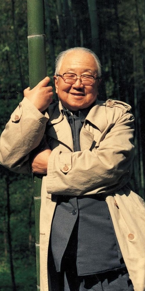 當代中國-名家-陳萬雄從啟功婉拒出傳記感受其為人謙遜謹慎