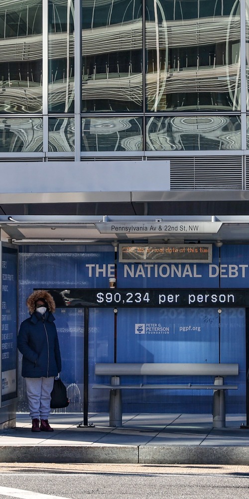 當代中國-張維為：西方借新債還舊債債務危機沒完沒了