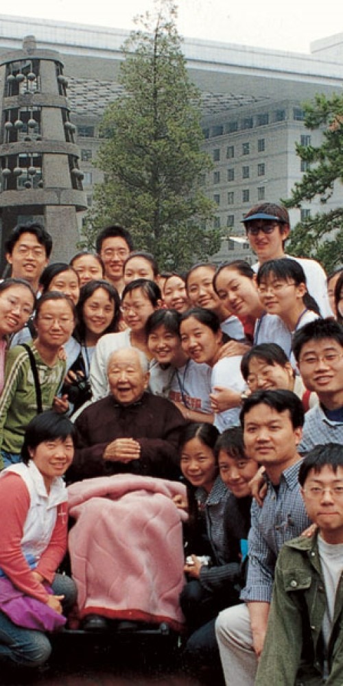 当代中国-名家-陈万雄：启功韵语作品尝试为中国诗词发展寻出路