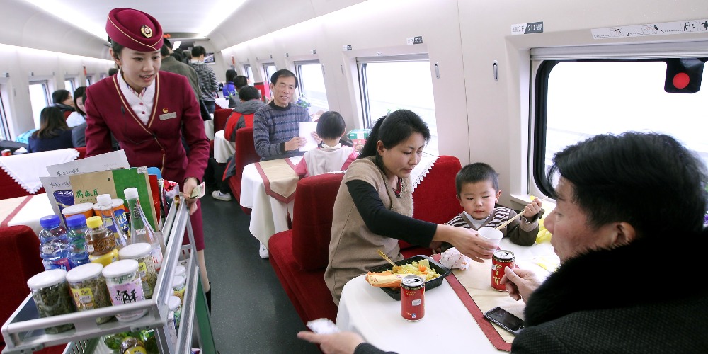 当代中国-中青时评-中国铁路｜舌尖上的美味在“流动中”感受服务之美