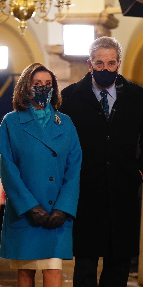 佩洛西及其丈夫有不少商业往来是与中国公司打交道，如今制裁是变相令他们的生意收入大减