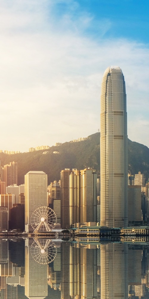 香港在回归25年期间耽搁太长时间，如今需要重新上路