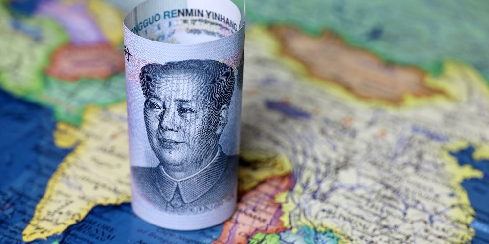 人民币摆放在亚洲地图上