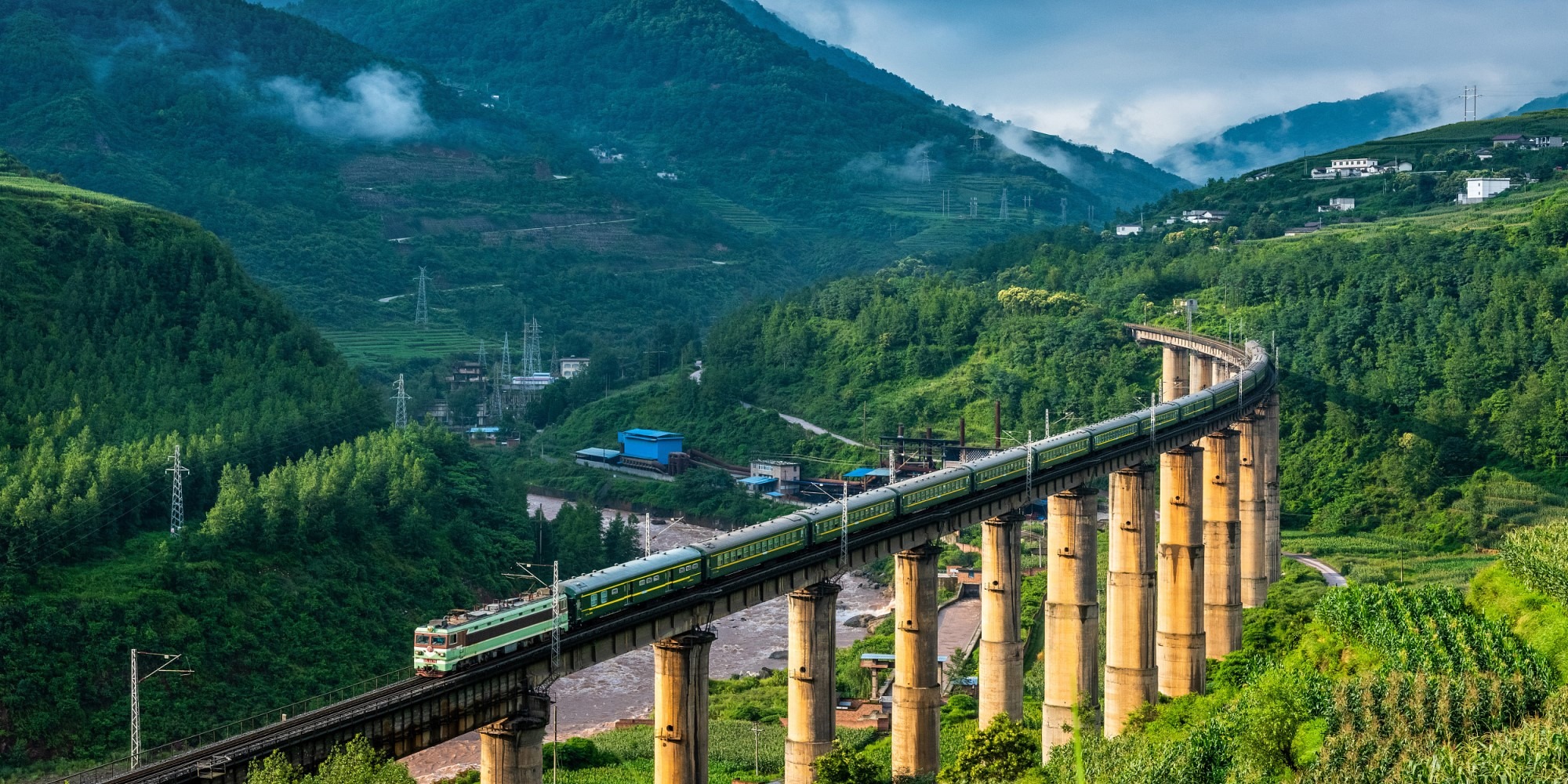 中國鐵路｜跨越山海 中歐班列為「一帶一路」增添動能 | 中青時評