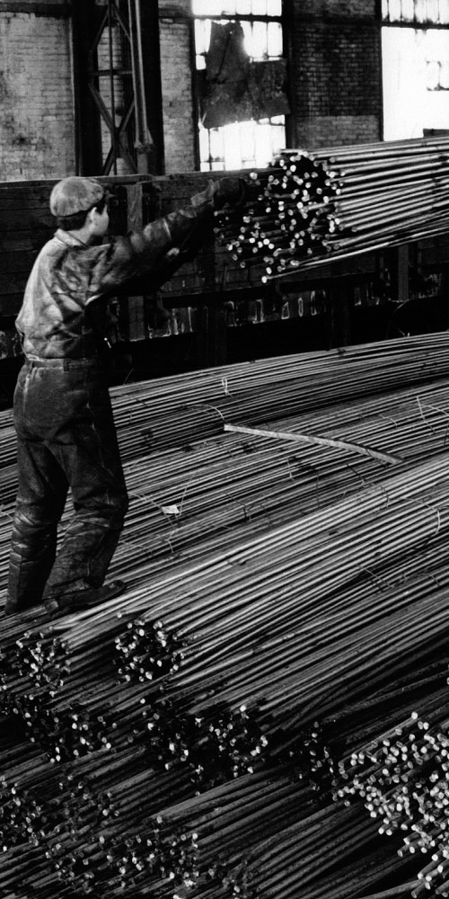 中國一間鋼鐵廠內的工人