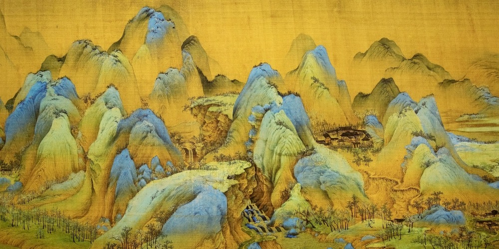 《千里江山圖》，北宋王希孟以石青石綠等礦物顏料繪成的絹本青綠山水長卷，山巒起伏、江河縱橫、村舍點綴，色彩青綠瑩潤、構圖宏大。