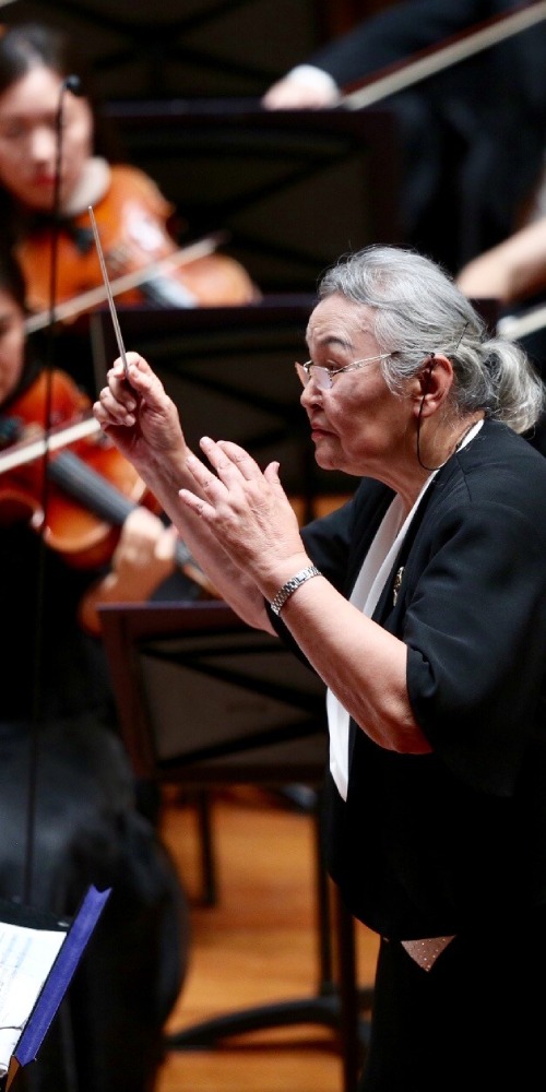 當代中國-中國文化-中國第一位女指揮家