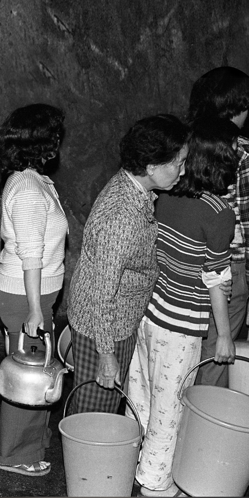 https://www.ourchinastory.com/images當代中國-飛凡香港-1963年香港制水4天供水4小時叫苦連天