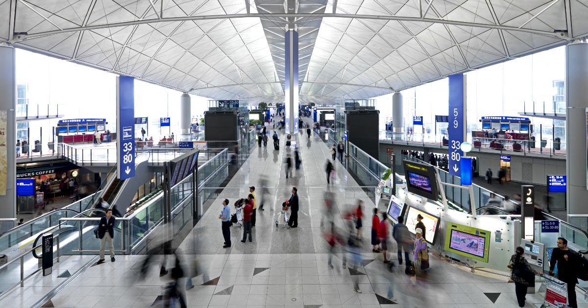 當代中國-飛凡香港-當年今日香港國際機場取代舊啟德創造經濟新機遇