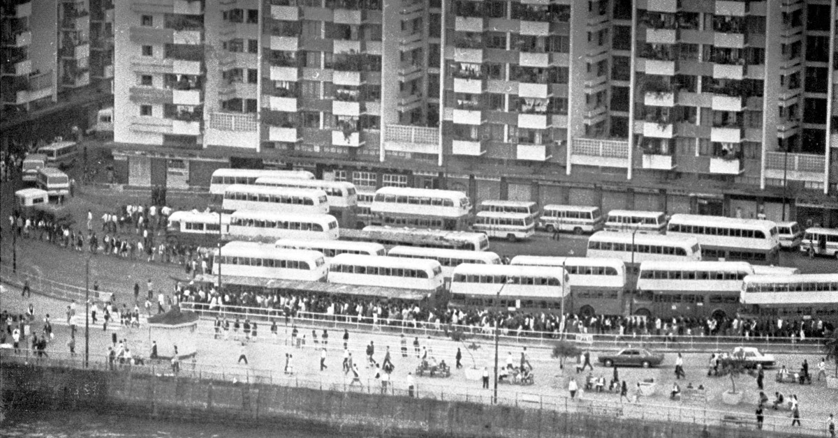 當代中國-飛凡香港-再見藍巴士當年今日中巴結束專營巴士線