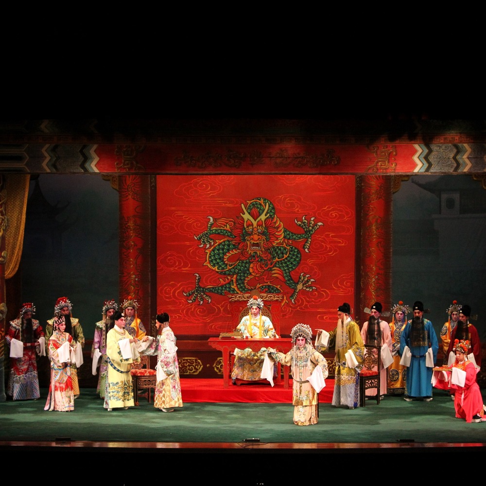 當代中國-飛凡香港-新光戲院曾陷結業危機當年今日重開繼續推動粵劇文化