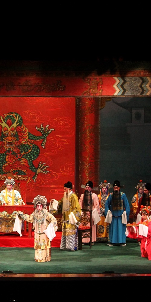 當代中國-飛凡香港-新光戲院曾陷結業危機當年今日重開繼續推動粵劇文化