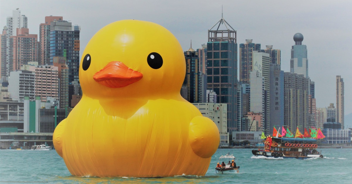 當代中國-飛凡香港-黃鴨遊香港驅走鬱悶負能量