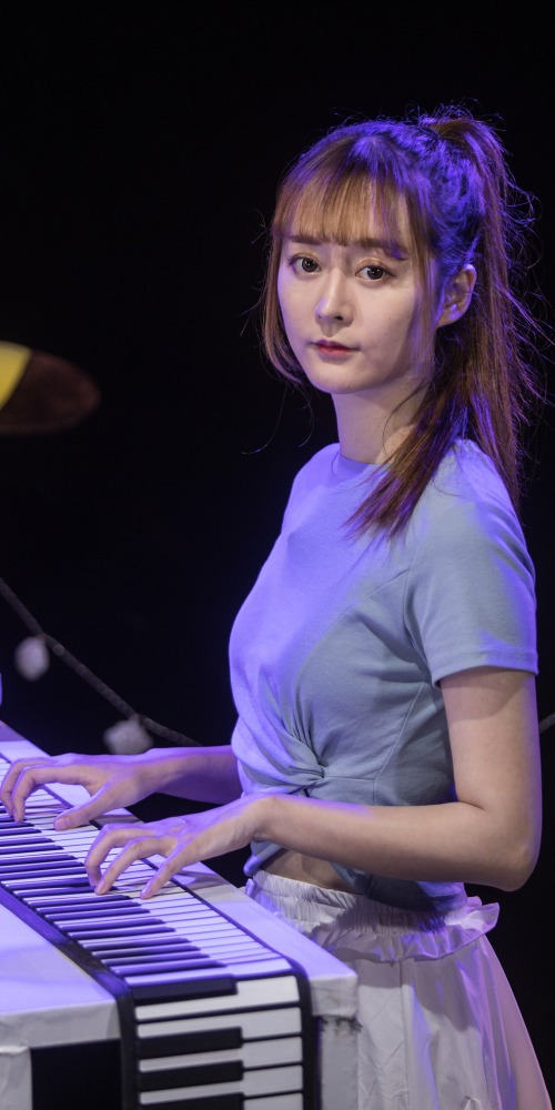 當代中國-中國經濟-深圳創業折疊鋼琴cover