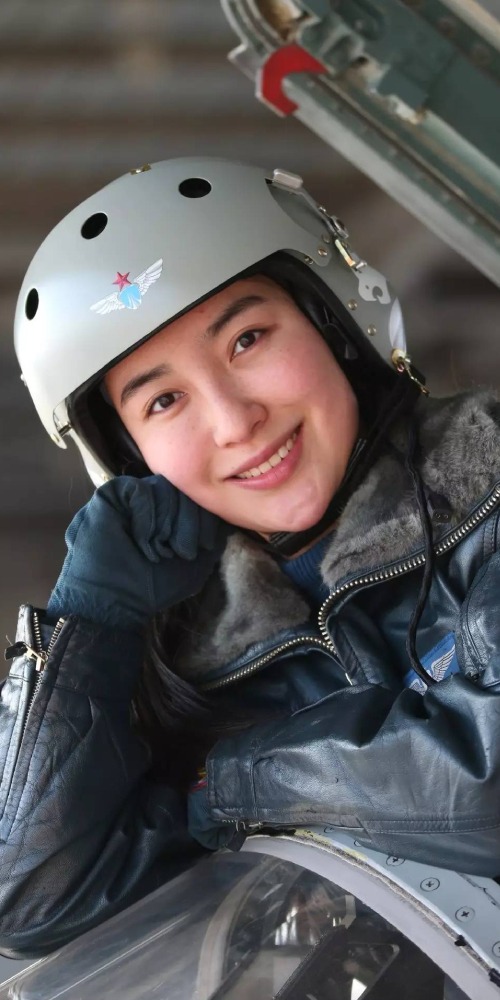 女飛行員；中國空軍