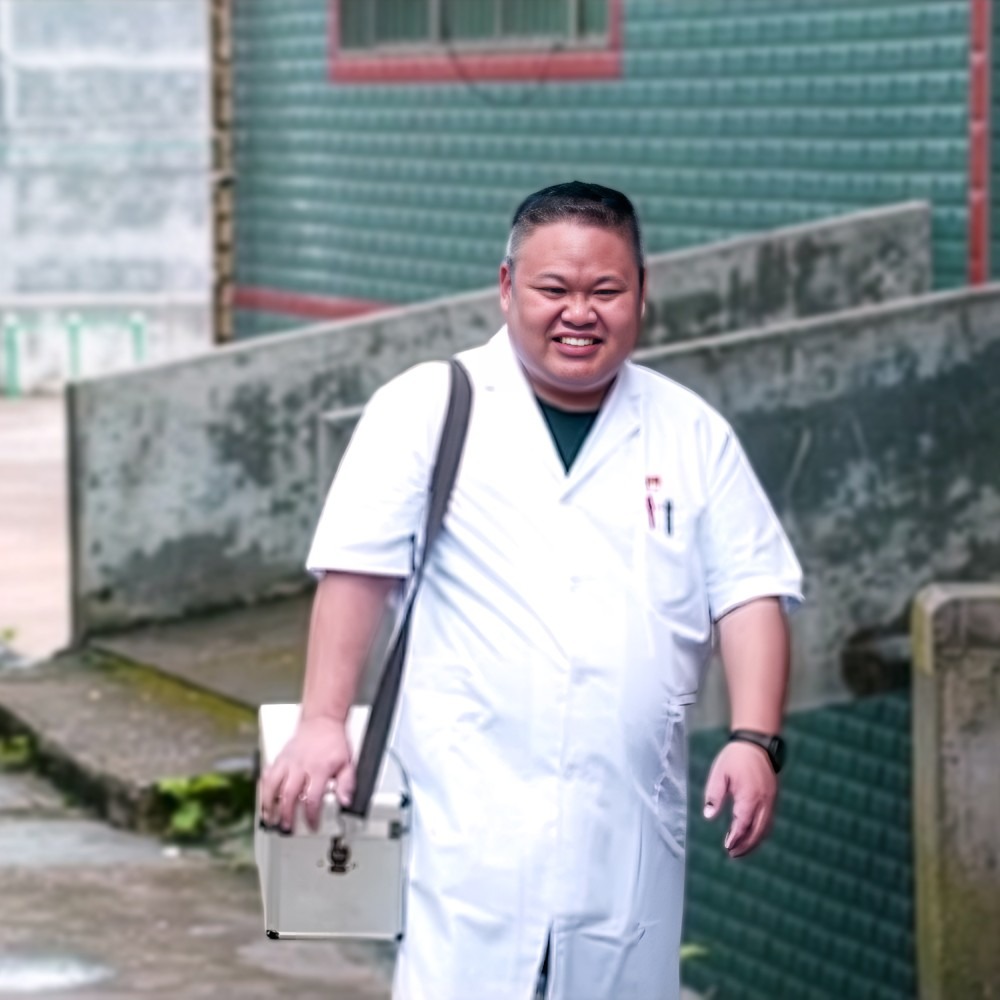 湖南郴州鄉村醫生譚鑑軍