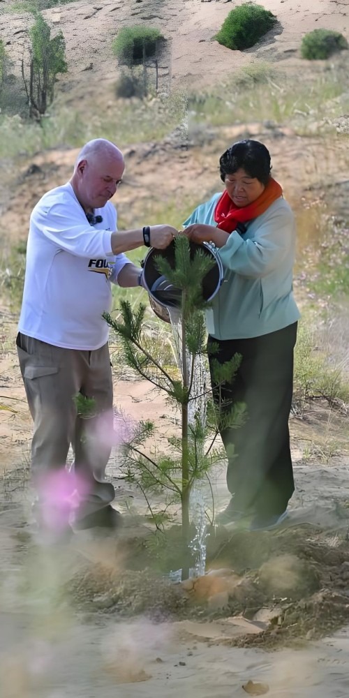 Retired American Teacher Psychas and Chinese Desertification Controller Yin Yuzhen