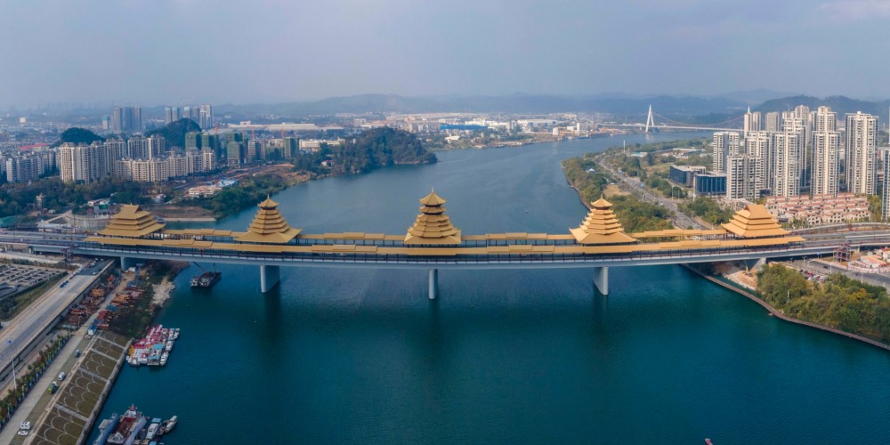 廣西柳州鳳凰嶺大橋-世界跨徑最大跨江風雨橋