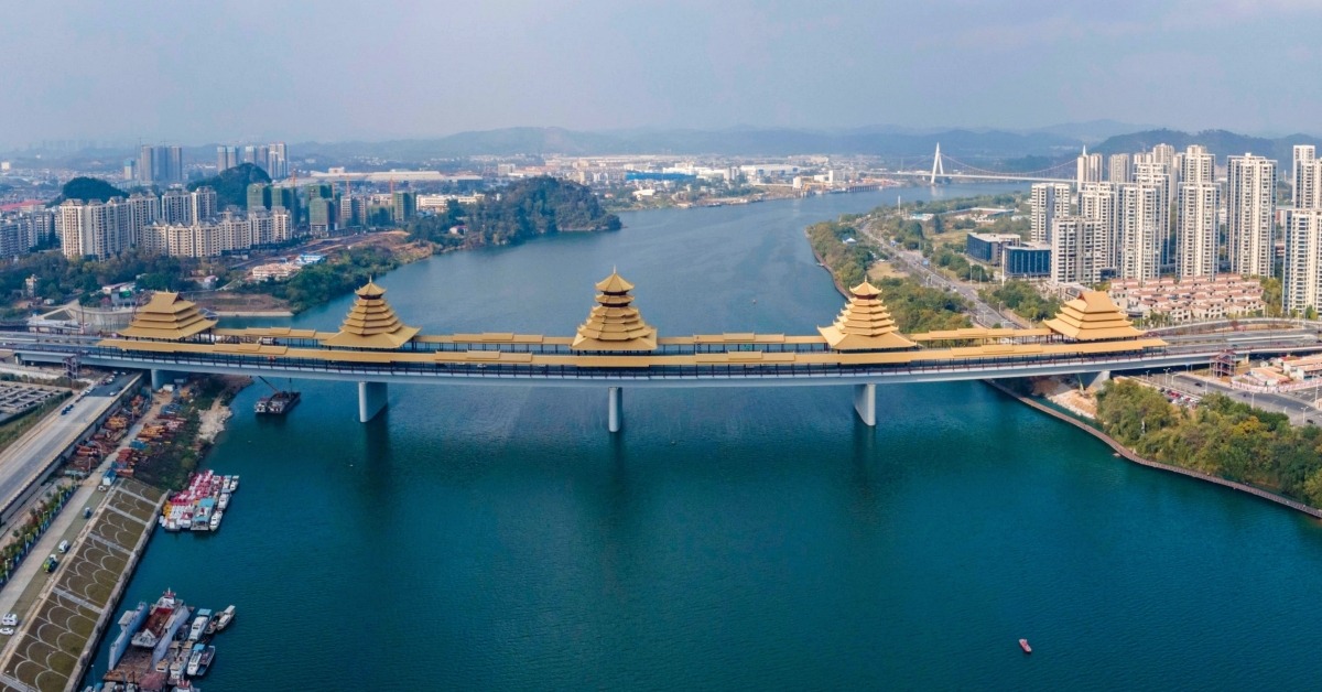 廣西柳州鳳凰嶺大橋-世界跨徑最大跨江風雨橋