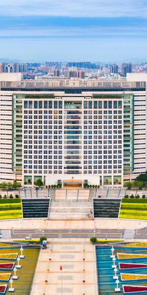 “上午决定创业，下午即拿到营业执照！”已不是神话！东莞刚发出首张港资企业的电子版营业执照，是第一次港商身在香港以电子方式遥距向东莞递交申请，并在仅仅一小时内获得相关部门成功批核，属全国首创。