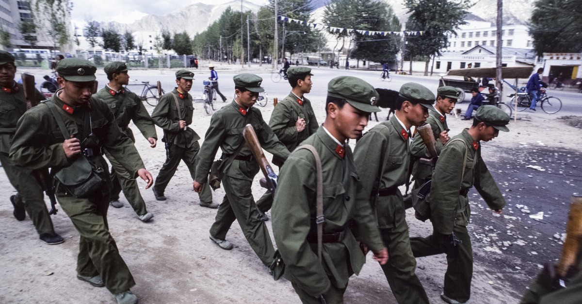 當代中國-改革開放-改革開放鄧小平百軍裁軍減冗員提升軍政素質