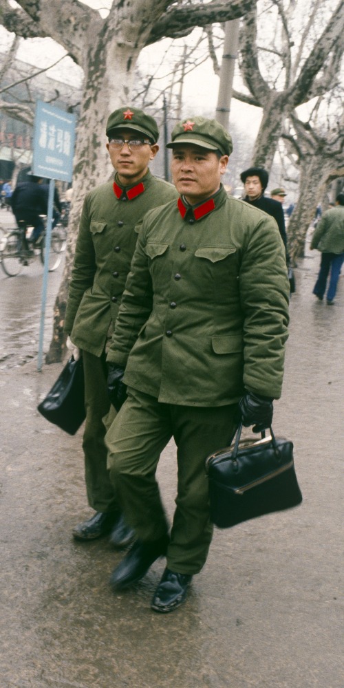 當代中國-改革開放-改革開放鄧小平百軍裁軍減冗員提升軍政素質