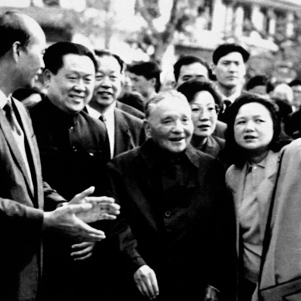 當代中國-改革開放-當年今日鄧小平南巡深圳發表共同富裕感言
