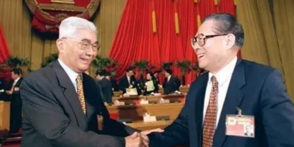 当代中国-当年今日-江泽民当选中国国家主席、中央军委主席