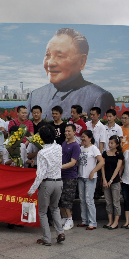 當代中國-改革開放-深圳地標鄧小平畫像背後故事