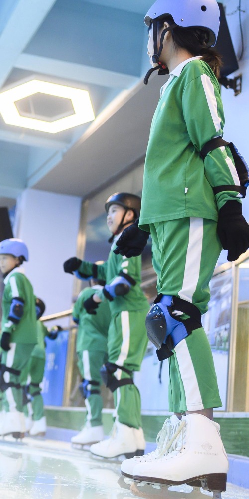 當代中國-粵港澳大灣區-樂活灣區-直通廣州-廣州首個校園冰雪運動館cover