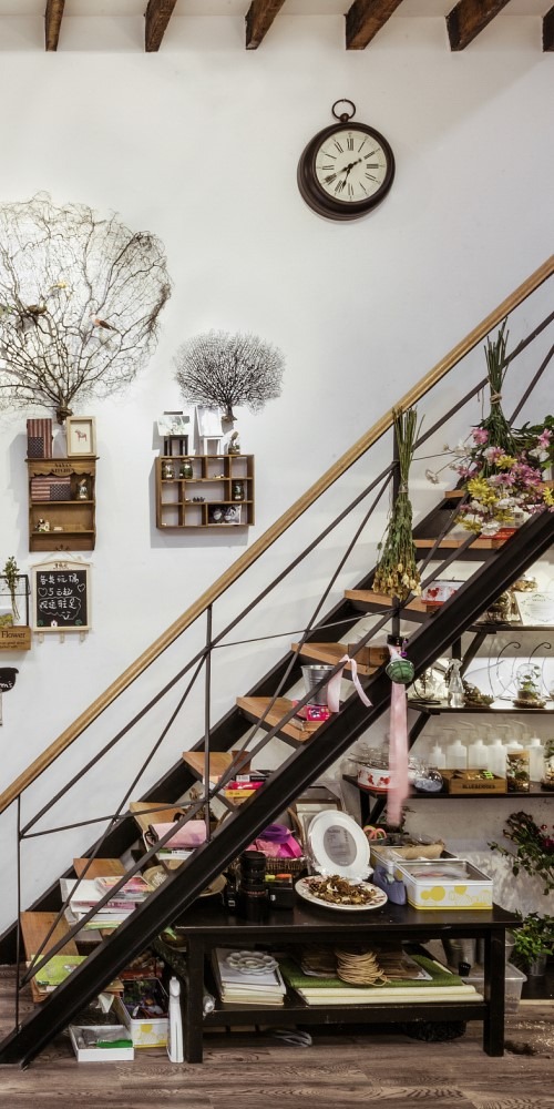 南沙有大湾区重点的“南沙插画创意产业孵化平台”，也有“大湾区设计师专业联盟”，更有与文创有关的创意园区。文化艺术创意能够丰富科技创新领域，令到成品更美观可取