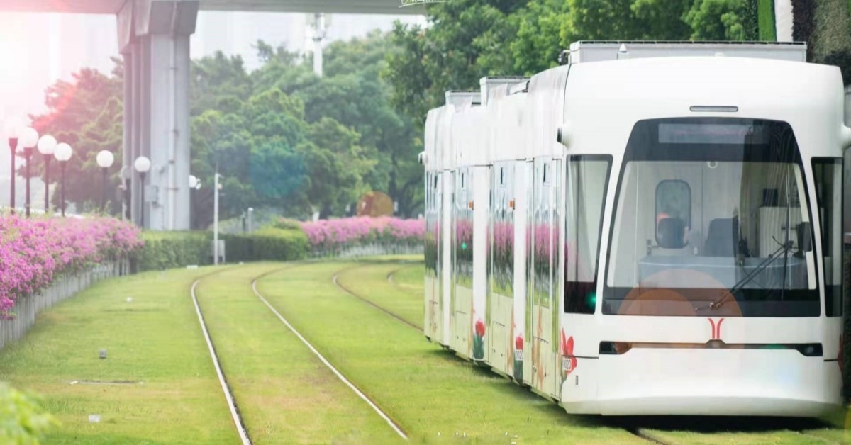 广州海珠有轨列车，有“最美七公里”之誉