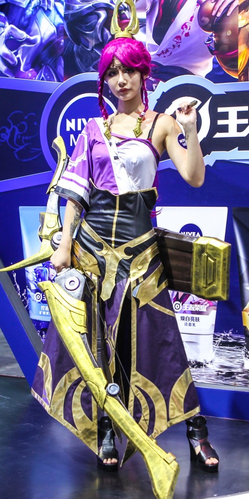 当代中国-粤港澳大湾区-乐活湾区-深圳电竞产丛cover