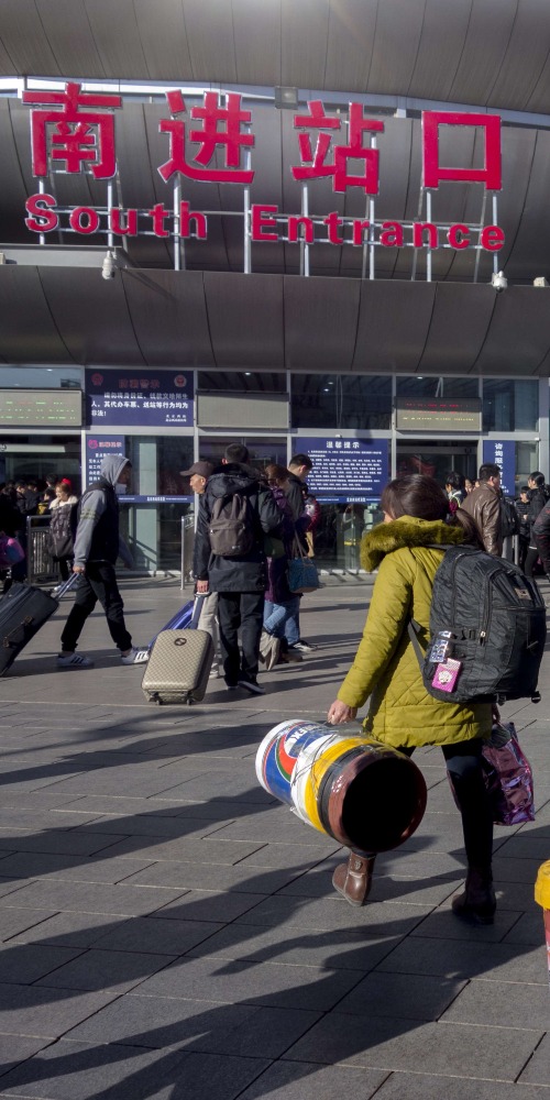 当代中国-粤港澳大湾区-乐活湾区-深圳速度-春运回程车尾箱cover
