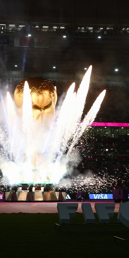 卡塔尔世界杯场馆内外有LED大屏幕、5G智慧灯柱，显示了深圳高科技与美学的雄厚实力。