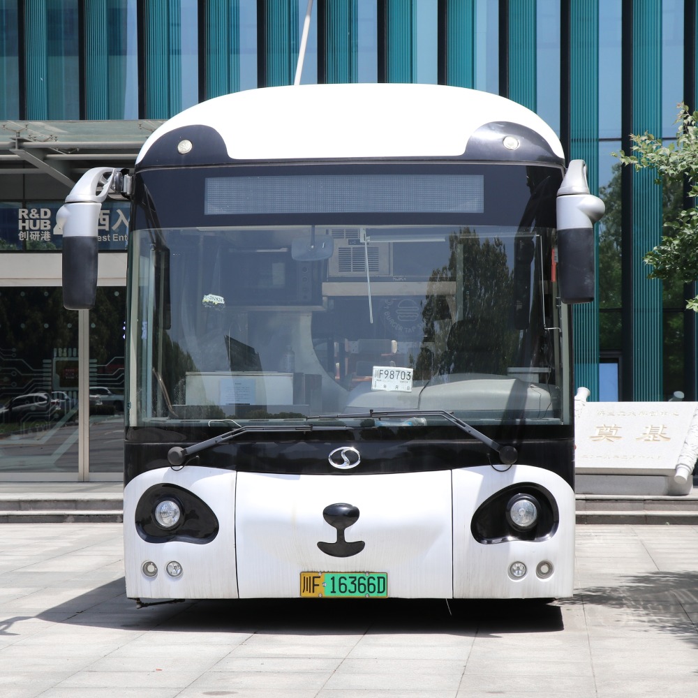 當代中國-中國科技-智慧生活-熊貓智能公交車