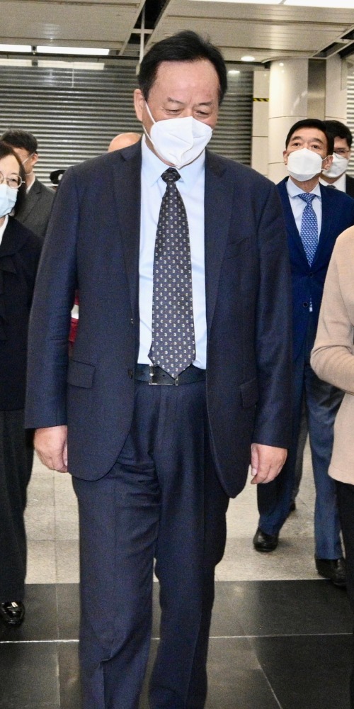 當代中國-社會民生-援港中醫專家組抵達