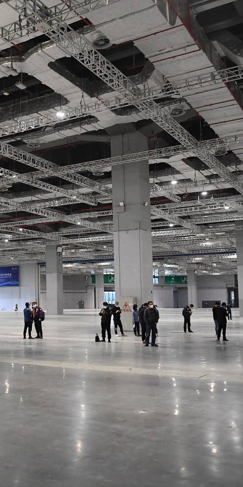 當代中國-社會民生-上海新增1.7萬人染疫