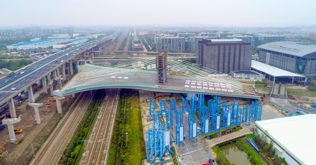 上海高架橋「轉身」