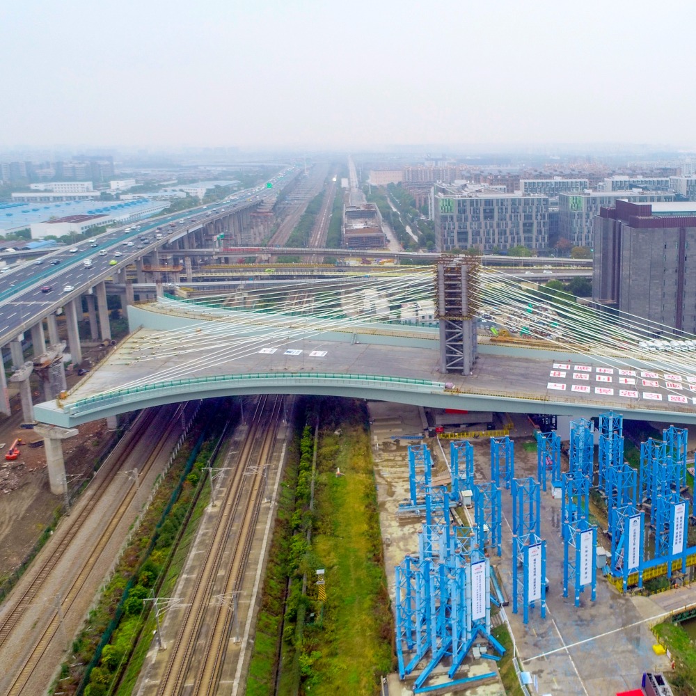 上海高架橋「轉身」