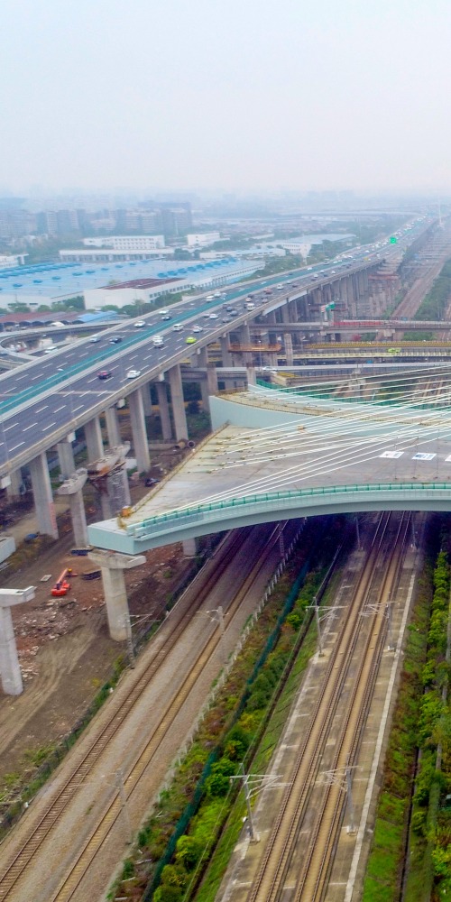 上海高架桥“转身”