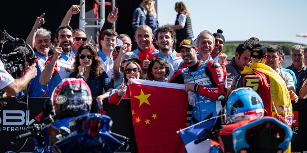 2026年3月，在世界超級電單車錦標賽（WSBK），法國車手Valentin Debise駕駛中國電單車製造商「張雪機車」的賽車，勇奪兩連冠。「張雪機車」成為第一個在這項頂級賽事上奪冠的中國品牌，創造歷史。