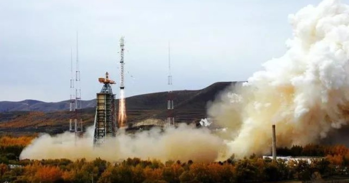 当代中国-当年今日-“资源一号”